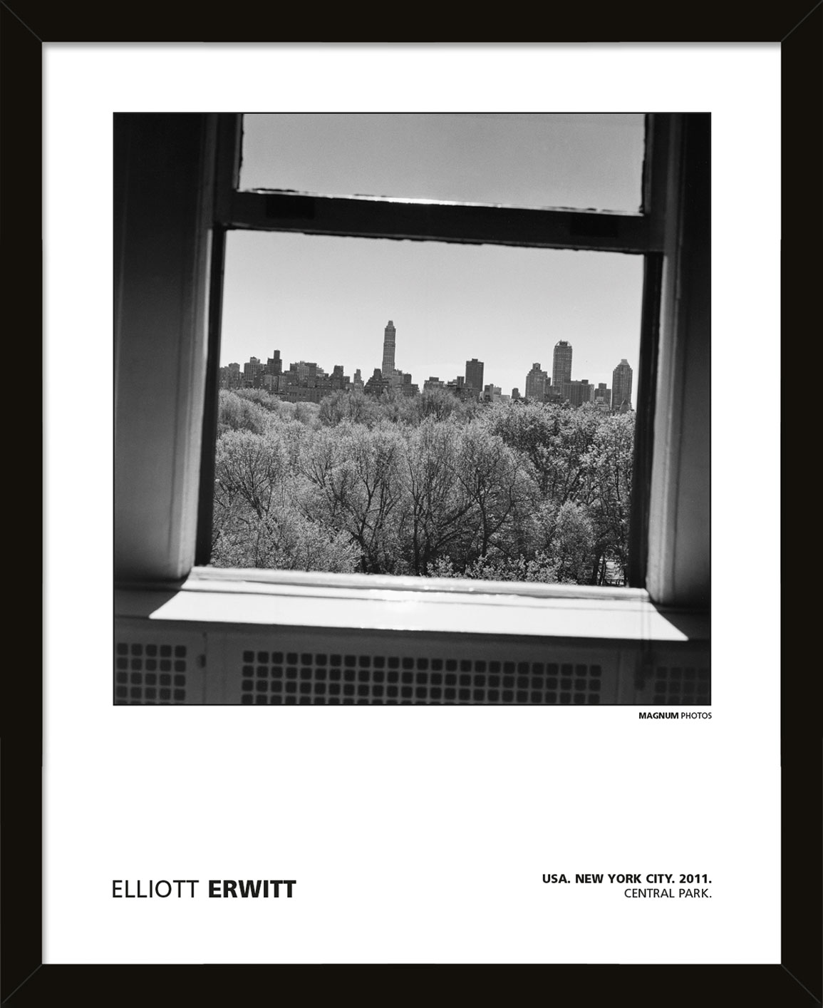 MAGNUM PHOTOS (ELLIOTT ERWITT - USA. NEW YORK CITY. 2011. CENTRAL PARK.) Pre-Framed Art Posters